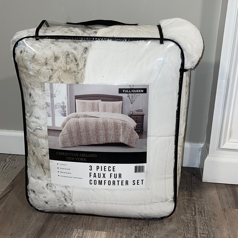 NWT Christian Siriano New York 3 Piece Faux Fur Comforter Set